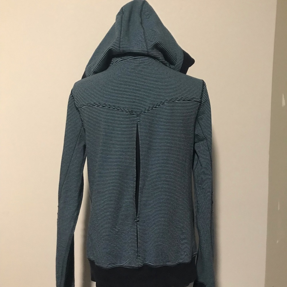 Lululemon Scuba Hoodie - Picture 14 of 14